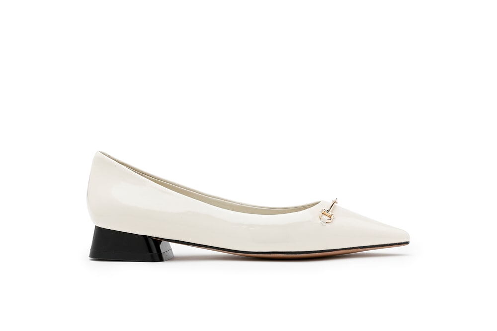 623A-2 BEIGE PENNY BUCKLE PATENT LEATHER HEELS